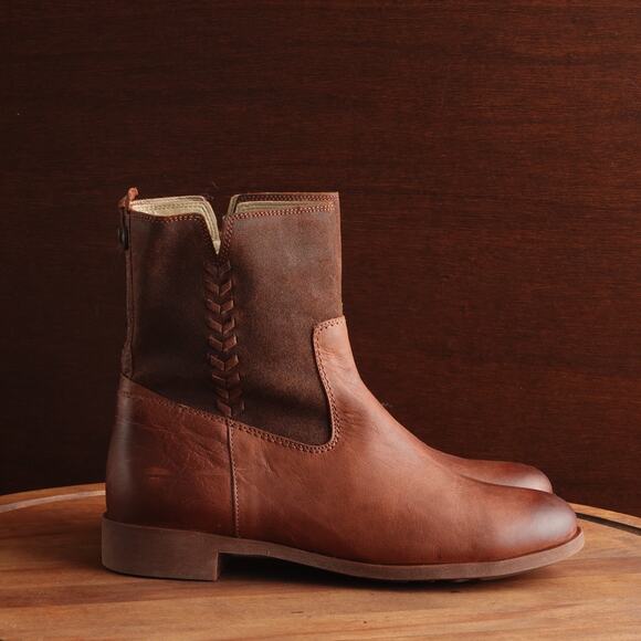 OluKai Boots WMS SZ 7 Brown Kaupili Short Leather Zip Ankle Southwest Casual NWT - Picture 1 of 16